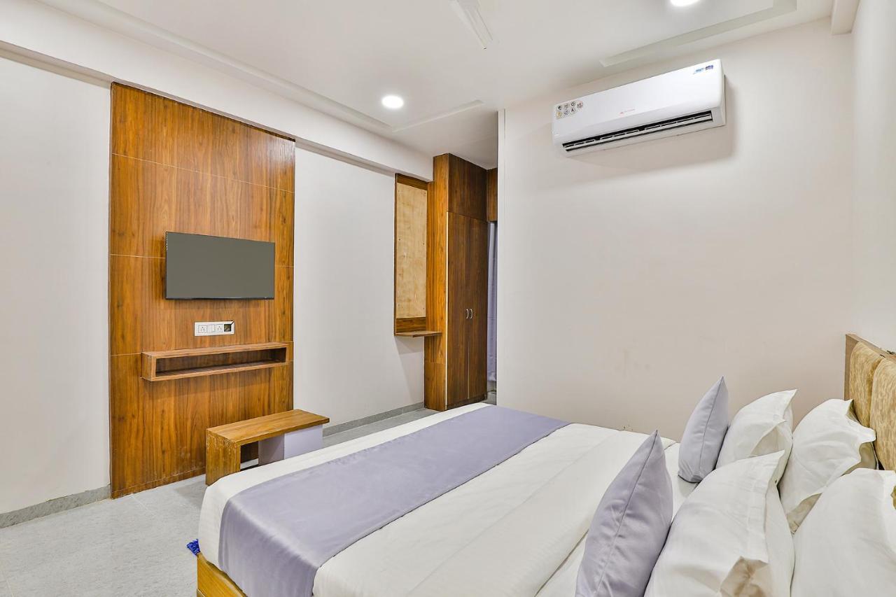 Fabhotel Parkland A Ahmedabad Exterior foto