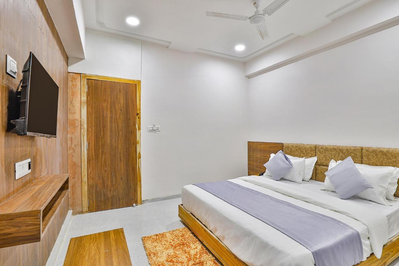Fabhotel Parkland A Ahmedabad Exterior foto