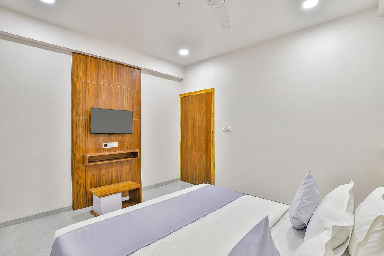 Fabhotel Parkland A Ahmedabad Exterior foto