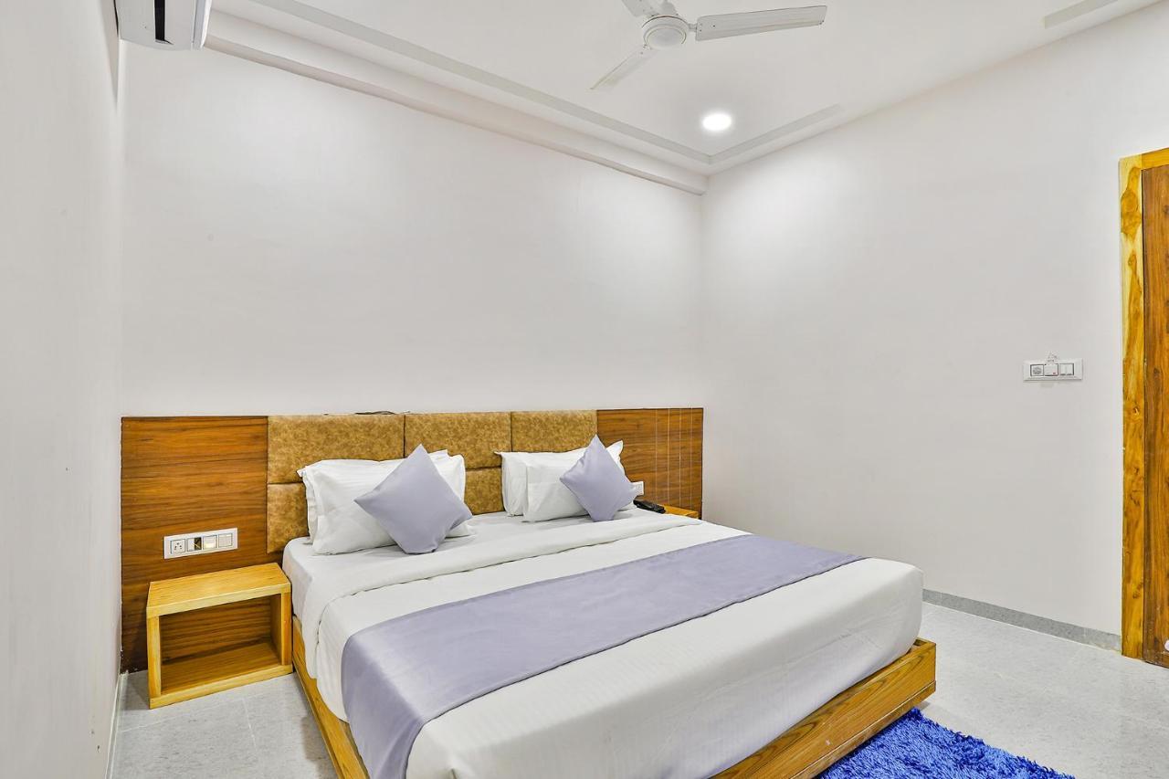 Fabhotel Parkland A Ahmedabad Exterior foto