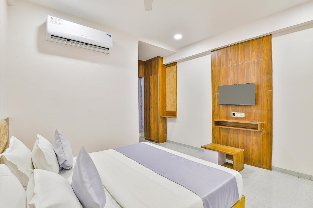 Fabhotel Parkland A Ahmedabad Exterior foto